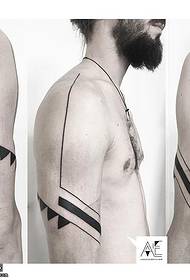 Schulterlinie Totem Tattoo Muster