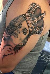 Váll korona nő tetoválás minta