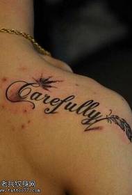 Modello di tatuaggio inglese spalla fresca fiore