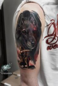 Военная собака цвета руки с татуировкой солдата