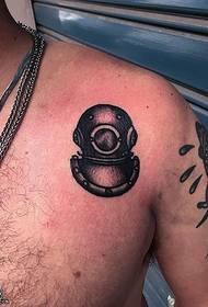 Uzorak tetovaža na ramenu teleskop