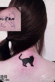 Ang pattern ng tattoo ng pusa na may pusa