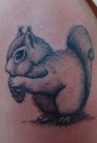 큰 팔 다람쥐 啃 솔방울 문신 패턴