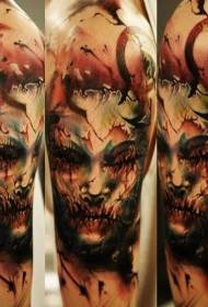 Grootarm kleur horror styl geheimsinnige gesig tattoo patroon