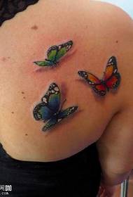 Tri male tetovaže leptira na ramenima