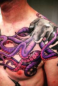 Hermoso patrón de tatuaje de pulpo envuelto alrededor del hombro