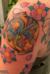 Phoenix Laterne Tattoo Muster auf der Schulter