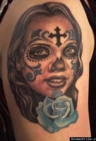 Stili meksikan me stilin portret me ngjyra femërore dhe model tatuazhi lule kryq