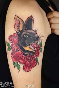 Tatueringsmönster för kaninpion på axeln