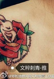 Váll rózsa nyúl tetoválás minta