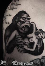 Модел на татуировка на рамото горила
