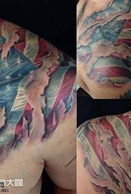 Schëller amerikanesche Fändel Tattoo Muster