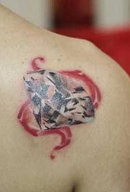 Váll reális gyémánt tetoválás minta