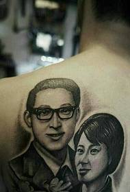 Zachowaj własny tatuaż ślubny na prawym ramieniu