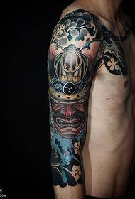Totemo tatuiruotės modelis ant peties
