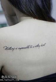 Modello di tatuaggio inglese a spalla piccola