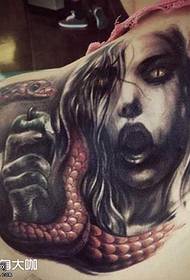 Olkapää käärme tatuointikuvio