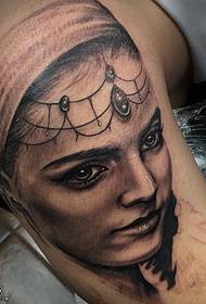 Modello di tatuaggio di bellezza indiana spalla