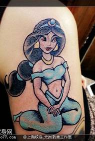 Modeli i tatuazhit të Mermaidit mbi supe
