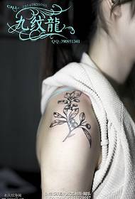 Modello di tatuaggio del ramo di ulivo spalla