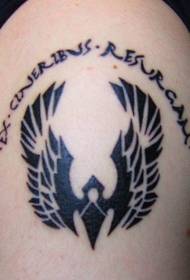 Logo na ramieniu diabła i wzór tatuażu postaci