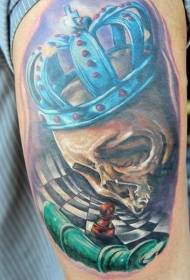 Modello di tatuaggio teschio colorato e corona blu