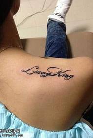 Modello di tatuaggio inglese spalla