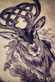 Herten hoofd tattoo patroon