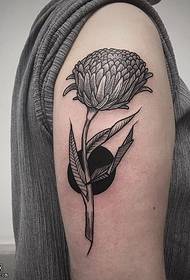 Плечо шипы с цветочным рисунком татуировки