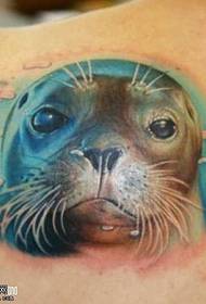 Shoulder seal tattoo patroon
