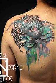 Motivo a tatuaggio a spalla con fiori di vaniglia