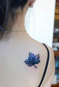 Tattoo fashion tattoo mirë në kërkim të gjetheve të gjetheve panje