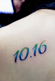 Flot farverig digital tatoveringsmønster på skulderen