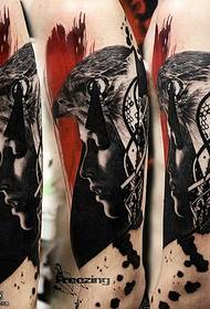 Modeli i tatuazhit të shpendëve me bojë në shpatull