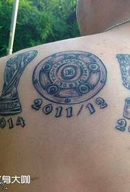 Modello di tatuaggio antico manufatto spalla