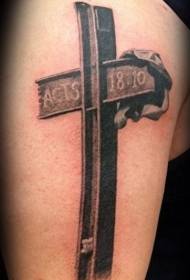 Żelazny krzyż tatuaż realistyczny kolor dużego ramienia