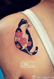 Plecs, japāņu stilā, aicinot kaķu tetovējumu