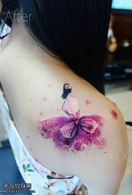Virág tündér tetoválás minta a vállán