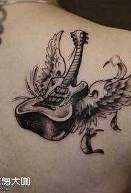 Patrón de tatuaje de música de hombro