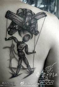 Tatuaggio piccolo uomo sulla spalla