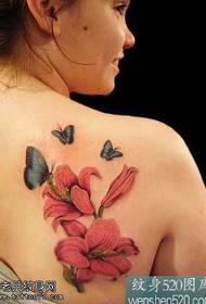 Modello di tatuaggio fiore spalla