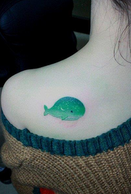 Motivo tatuaggio balena piccola colore spalla