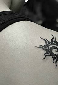 Tattoo pak tatuazh dielli nën shpatull