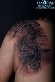 Gburugburu Shouldzọ Akpado Akpata Ọnọdụ Tattoo