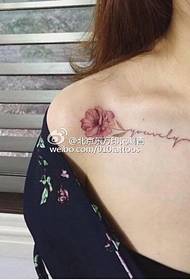 Daisy tatuering mönster på axeln