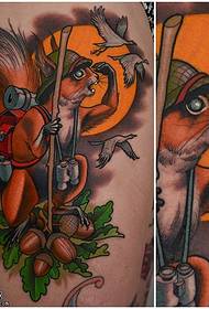Realistické tetovanie veveričky na ramene