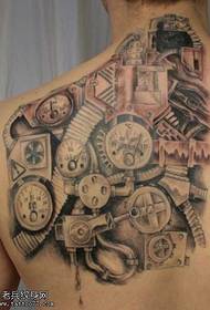 Modello di tatuaggio con orologio meccanico a spalla