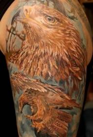 Realistinio stiliaus spalvingas erelis didžiojo rankos tatuiruotės modelis