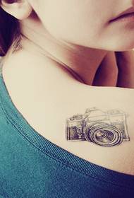 Краса татуювання плеча камери