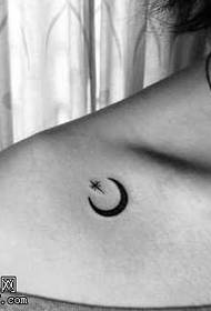 Mažo mėnulio ir žvaigždžių tatuiruotės modelis